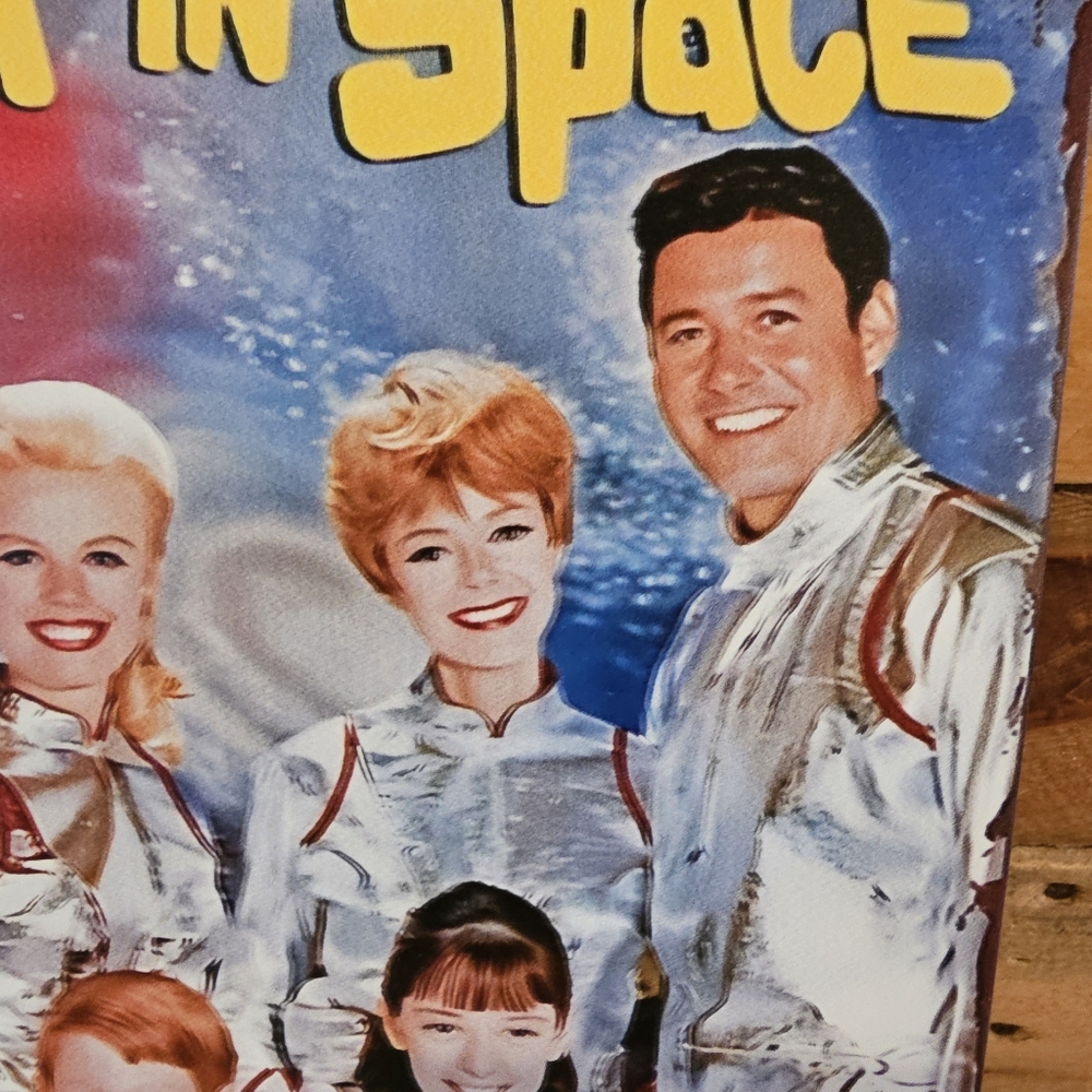 "Lost in Space" tin sign 7-3/4" x 11-3/4" - Picture 2 of 7